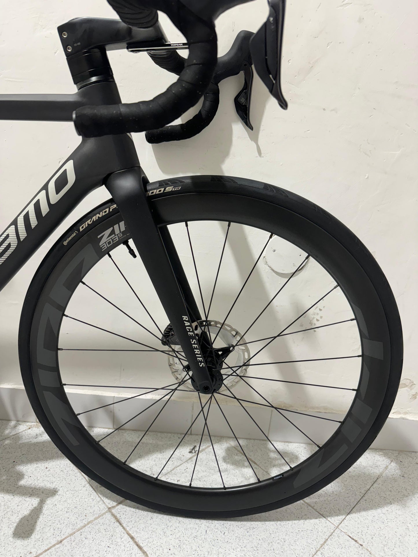 Megamo Pulse Elite 05 ZIPP 303S Grootte S - Gebruikt