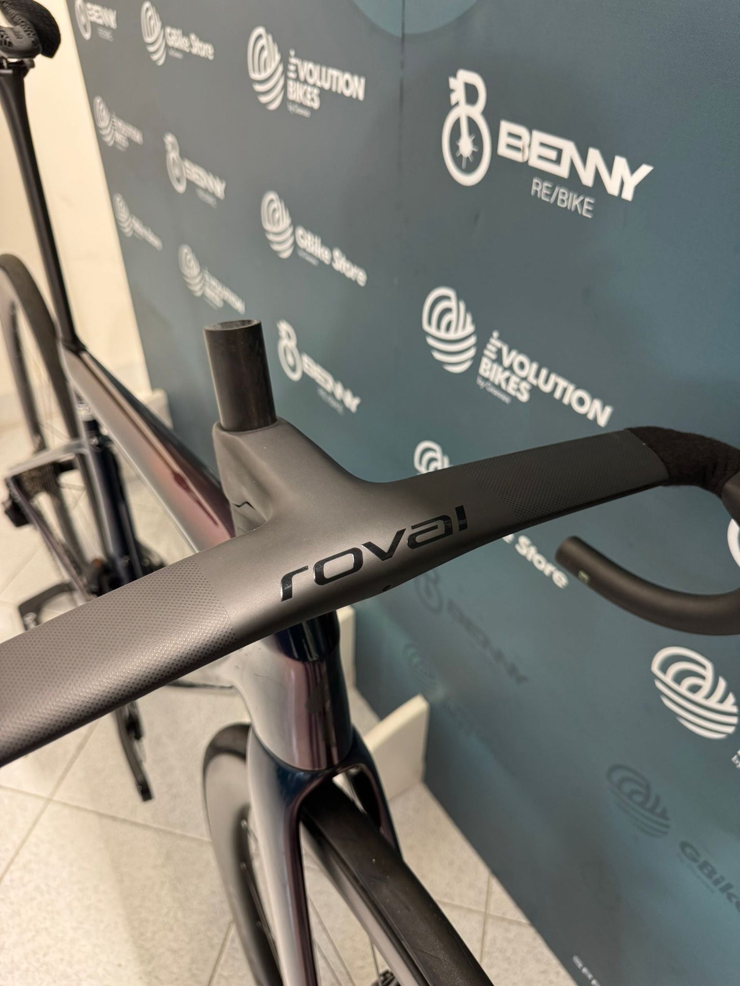 Specialized S-Works Tarmac SL8 Dura-Ace Di2 12v Size 49 - Demos