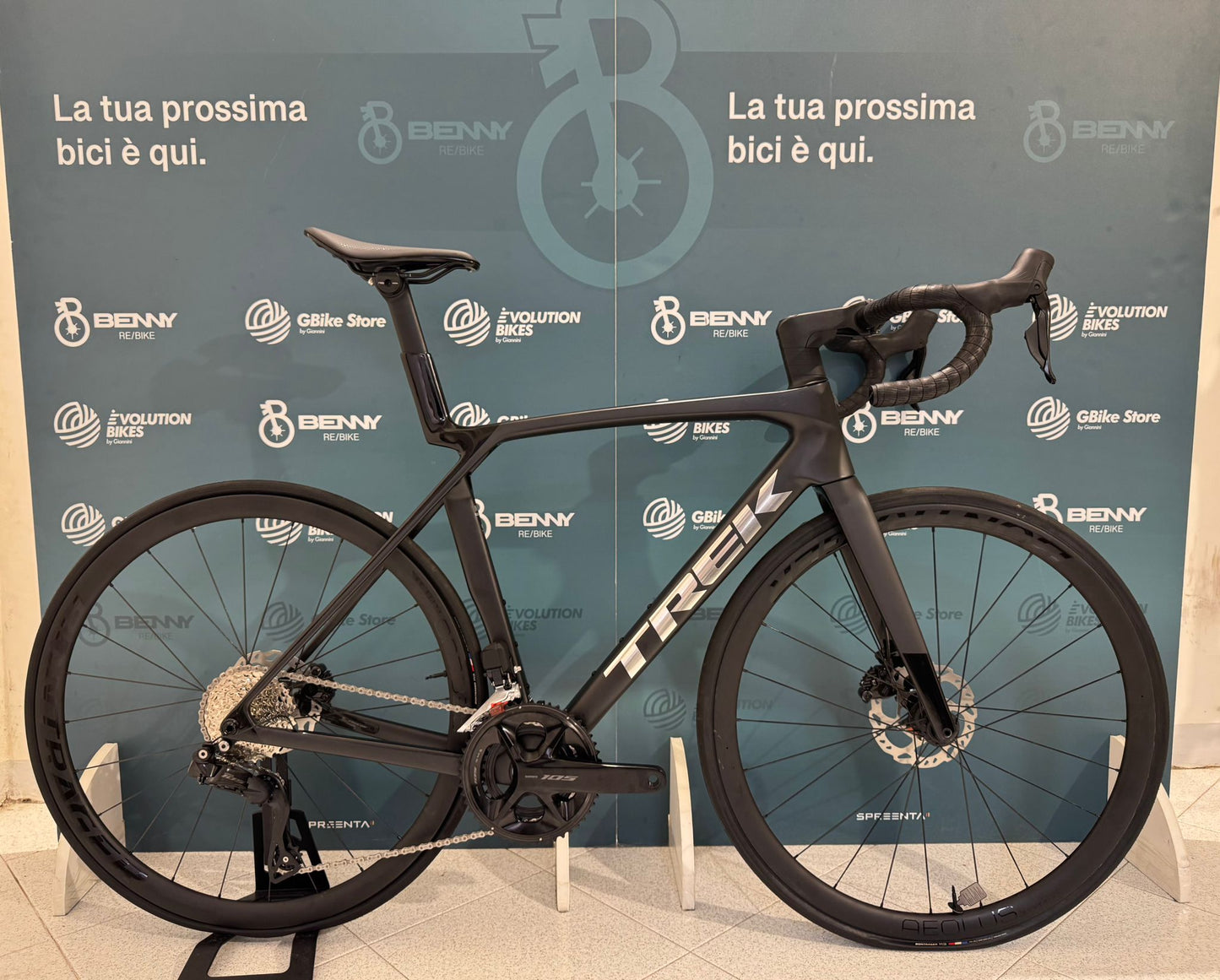 Trek Madone SL 6. 8. Januar 2025 Größe ML – Demo