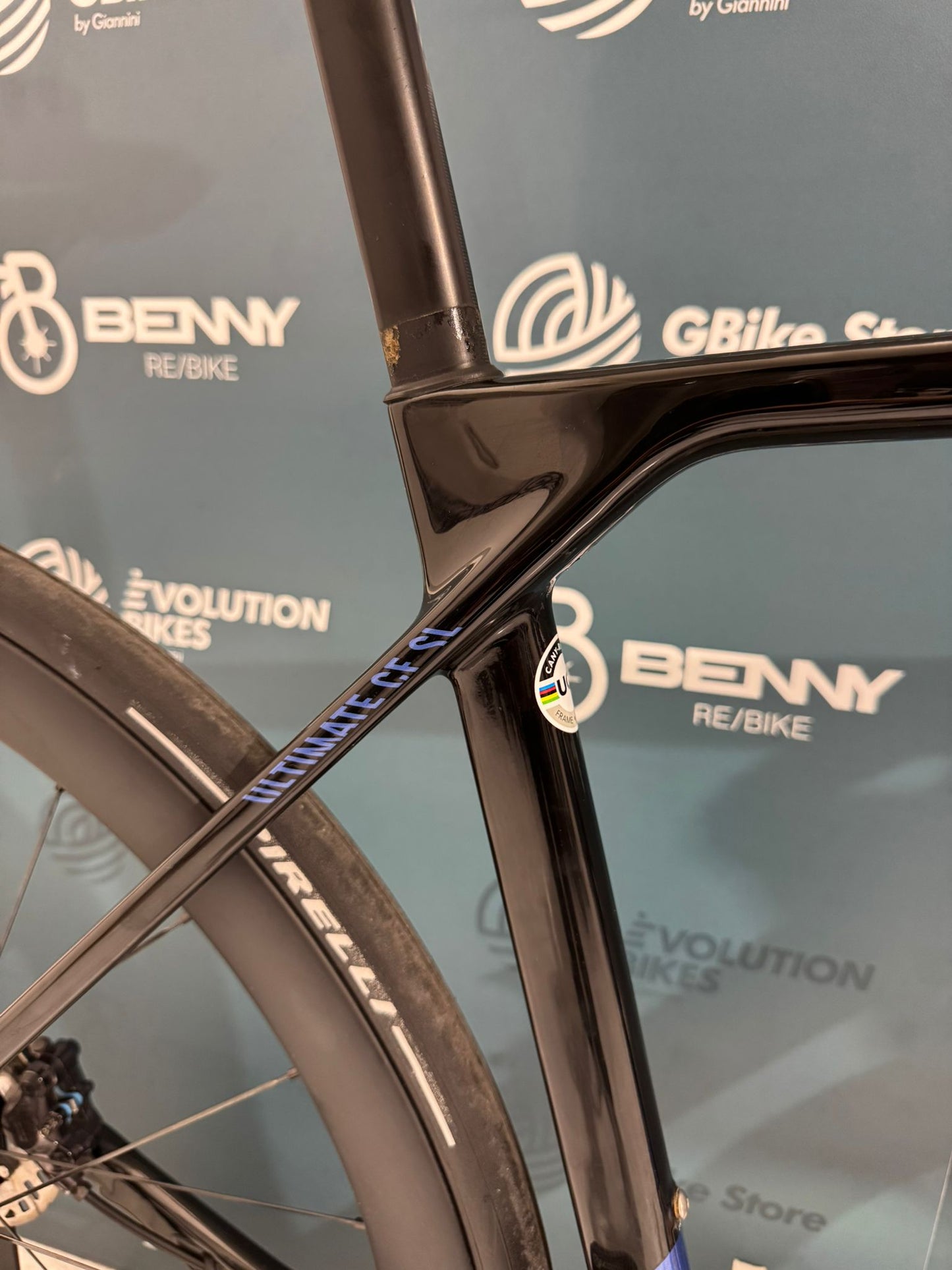 Canyon Ultimate CF SL 8 Aero Tamaño S - Usado