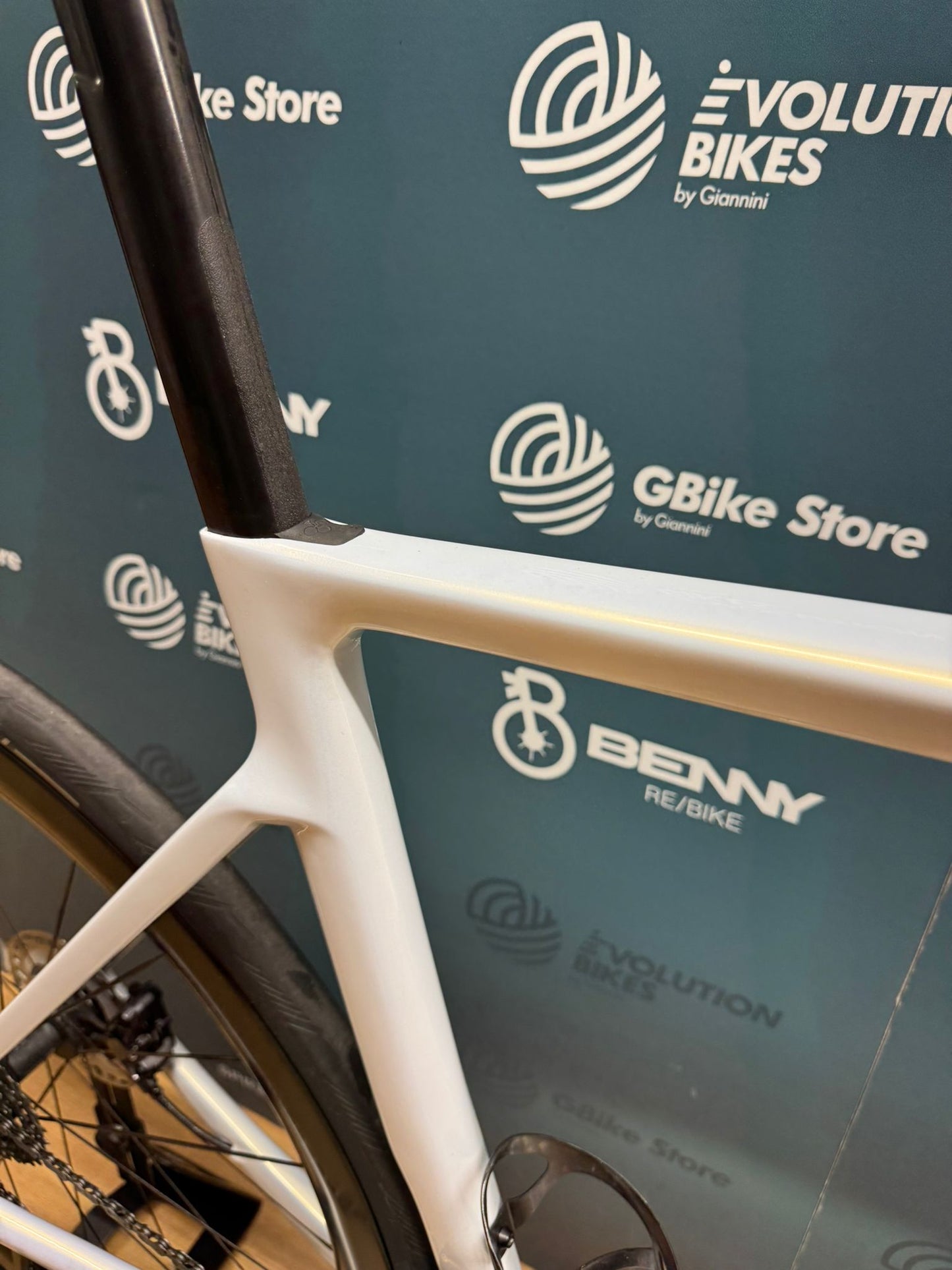 Colnago V4Rs Ultegra Di2 12v Taille 550 - Occasion