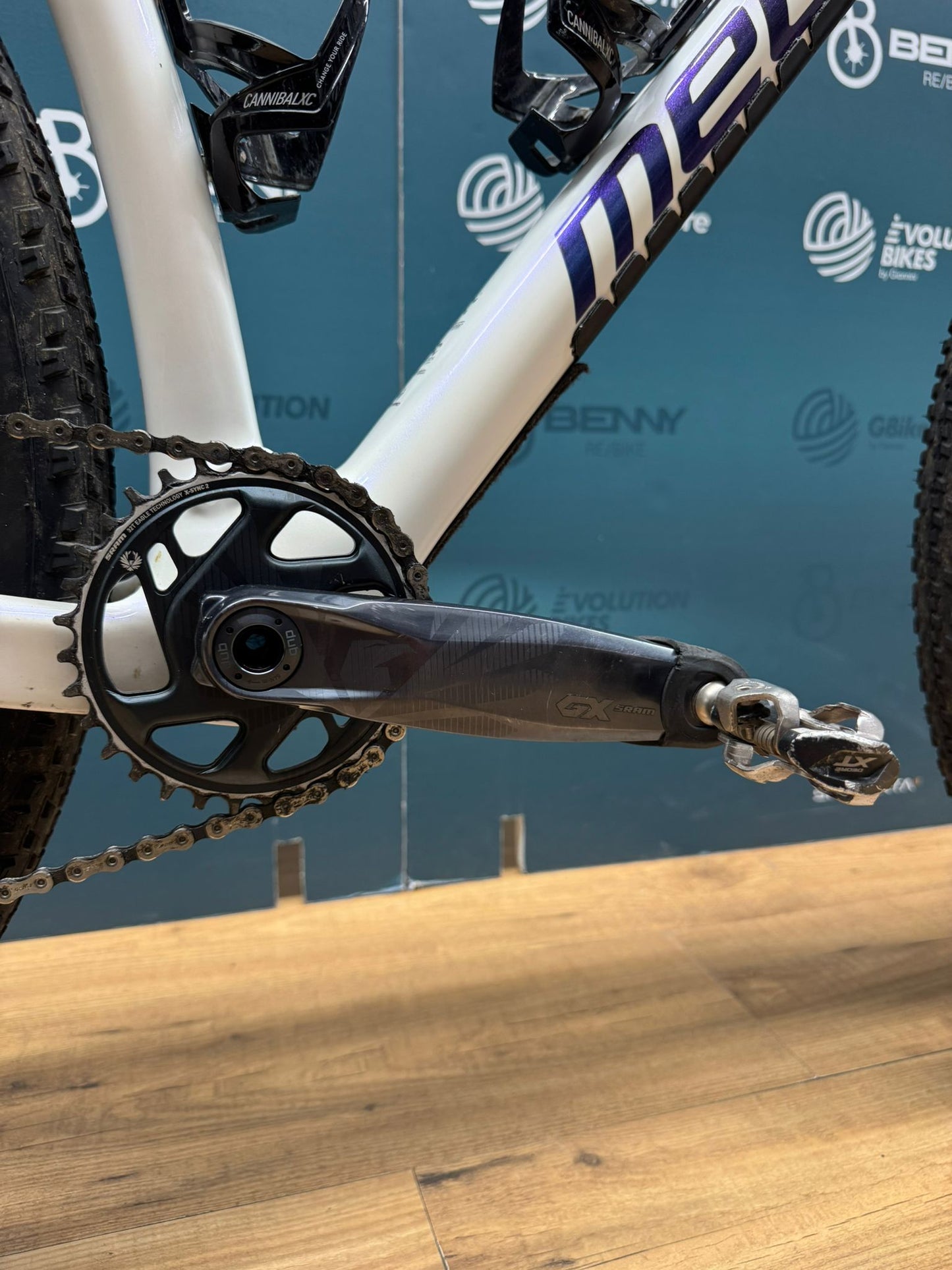 Rozmiar fabryczny Megamo AXS L - Używany