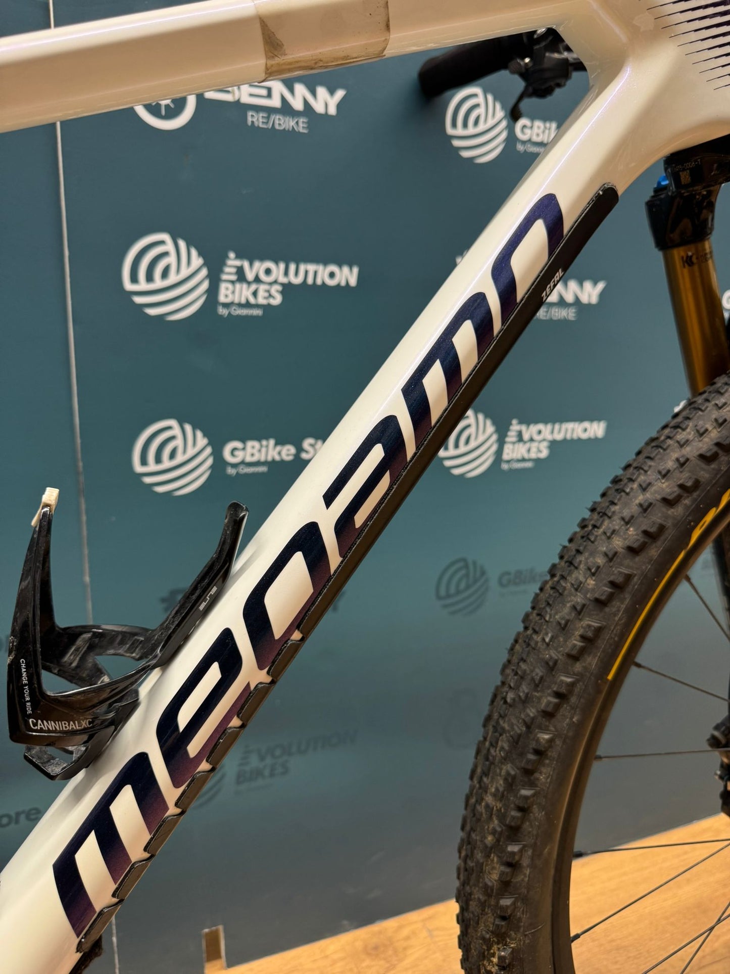 Rozmiar fabryczny Megamo AXS L - Używany