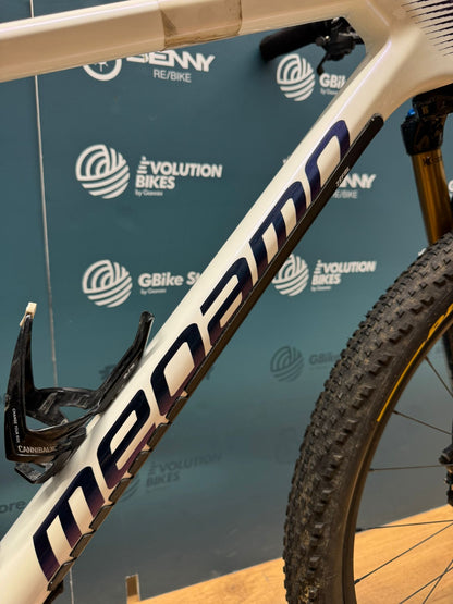 Rozmiar fabryczny Megamo AXS L - Używany