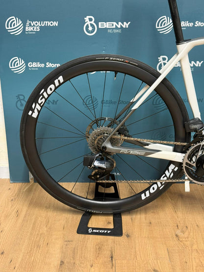 Cięcia Megamo Raise M - Używany