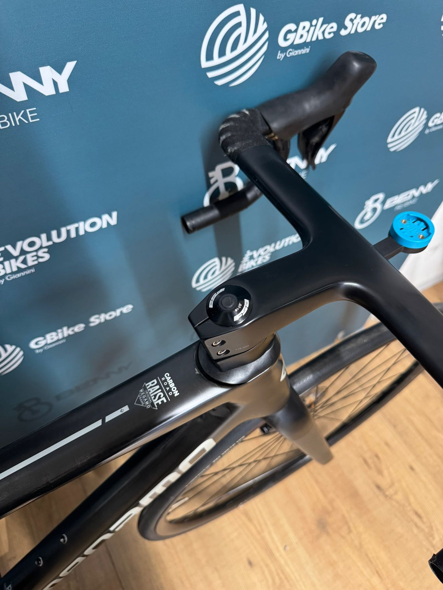 Megamo Raise Ultegra Di2 12v Rozmiar dysku M - Używany